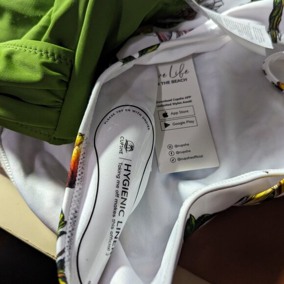 NWT Cupshe Women Two Piece Swimsuit Large Green White Floral Bikini Tie Adjust - Picture 2 of 5